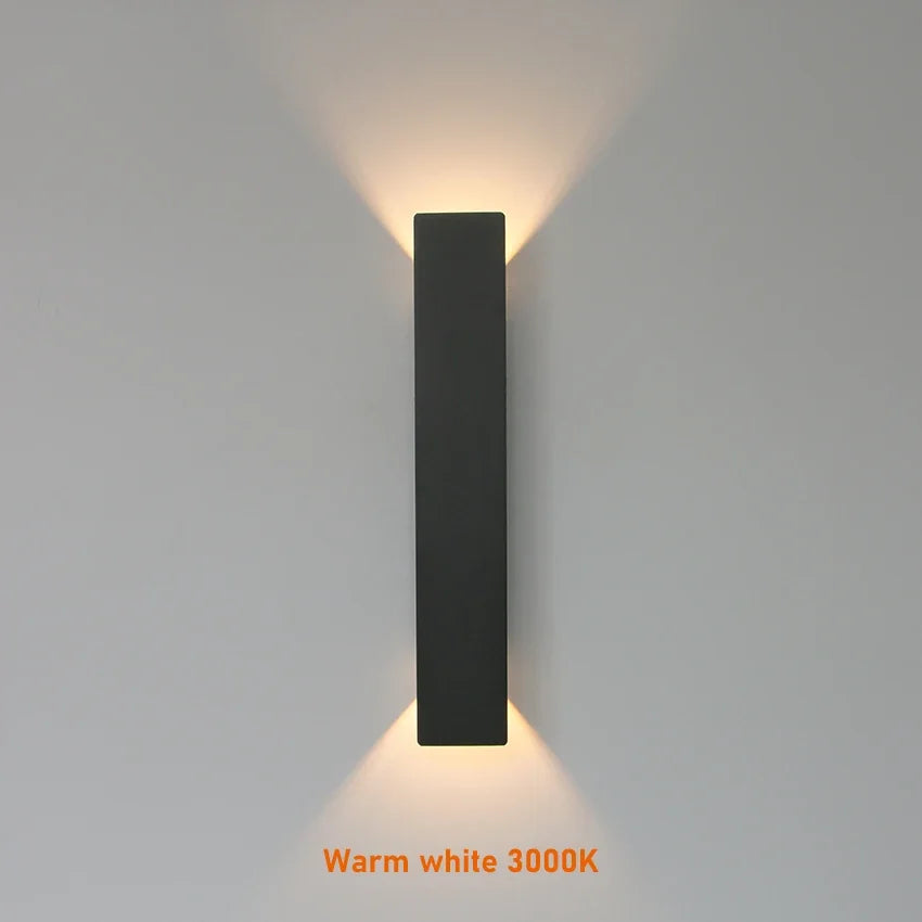 Modern LED Outdoor Wall Light in Aluminum for Contemporary Exterior Decor