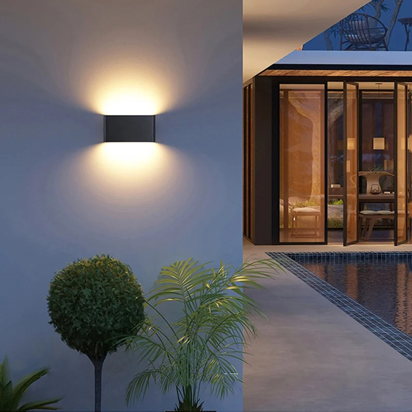 Modern Aluminum Waterproof LED Wall Sconce for Outdoor Patios and Gardens