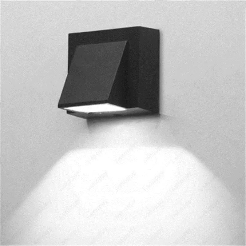 Modern Aluminum LED Outdoor Wall Sconce for Garden and Patio Lighting