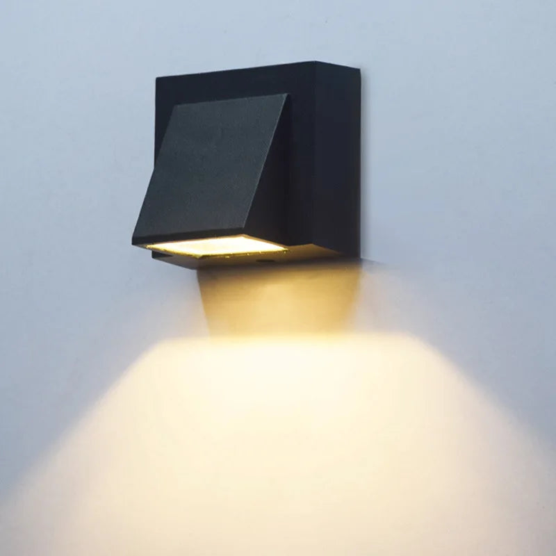 Modern Aluminum LED Outdoor Wall Sconce for Garden and Patio Lighting